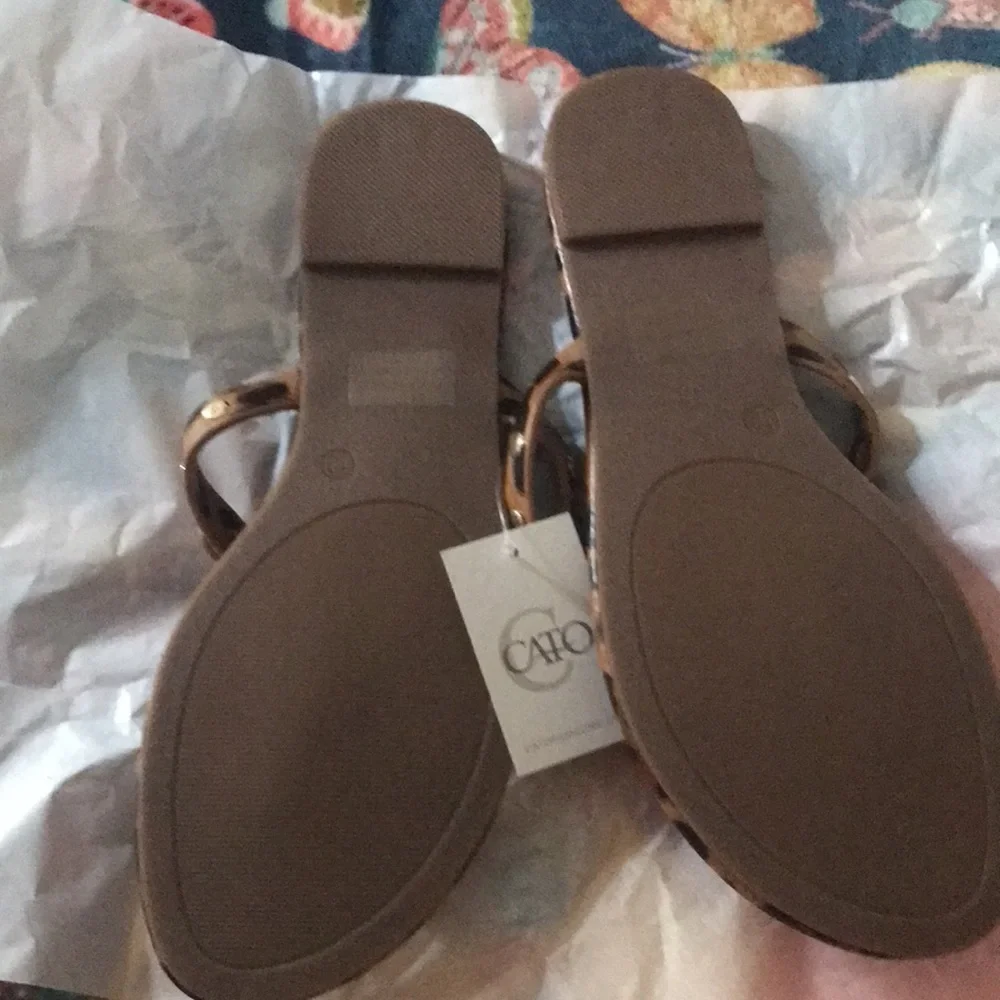 Leopard Print Medallion Thong Sandals - Picture 2 of 3